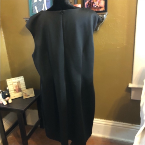 Little black dress with lace inset - Picture 3 of 3